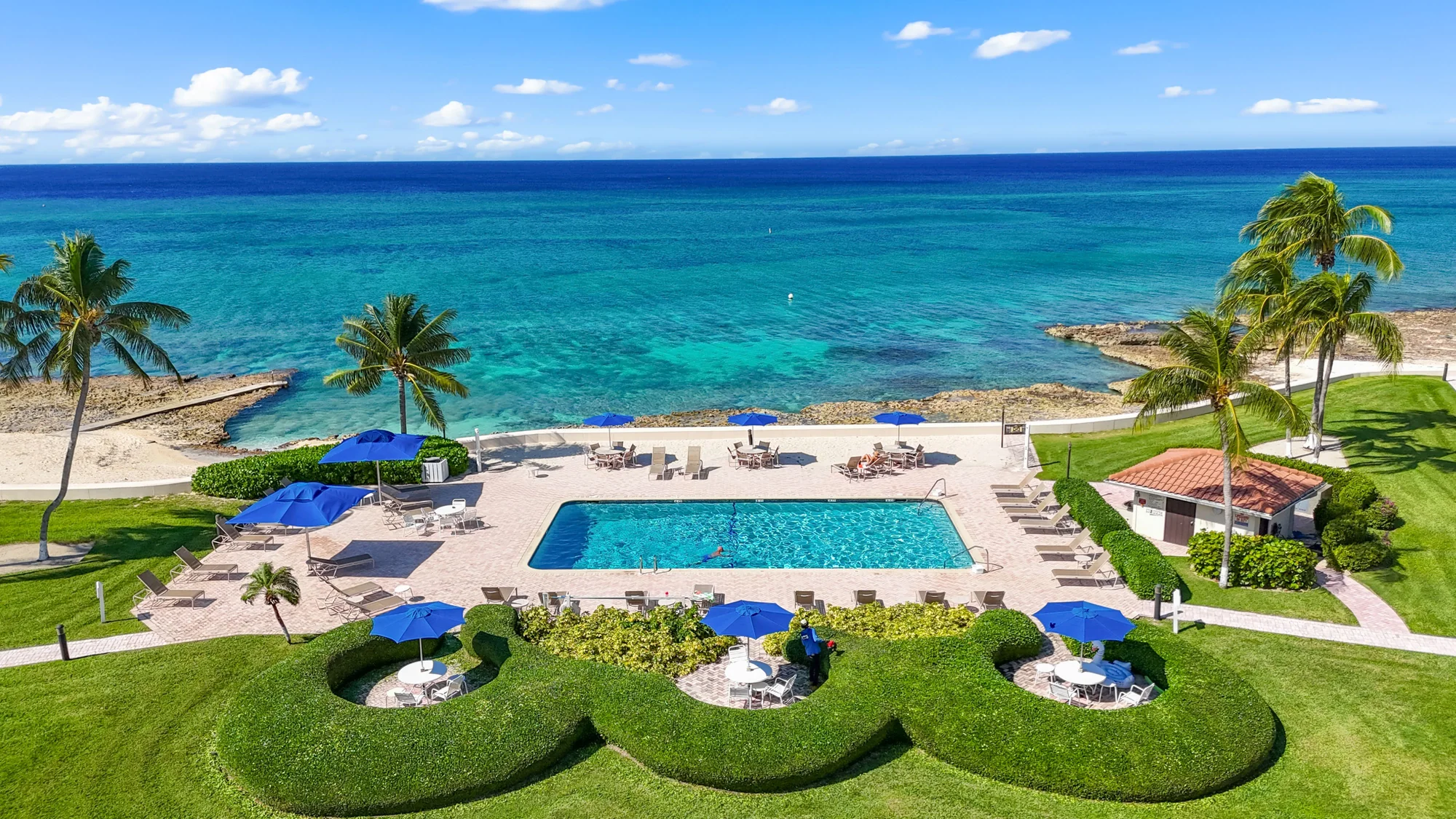 Pool and oceanfront — Seven Mile Ocean View