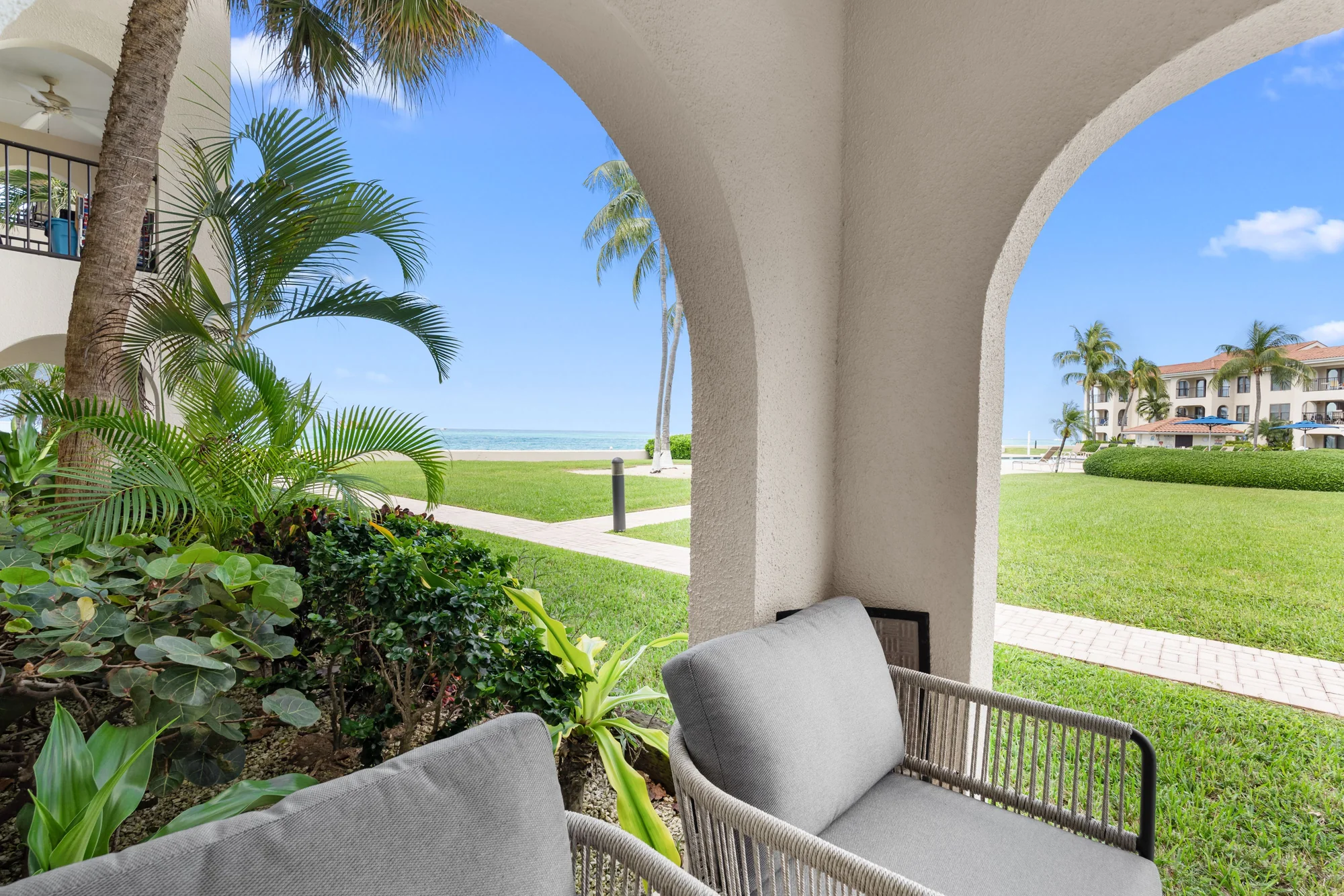 Oceanfront terrace — Seven Mile Ocean View