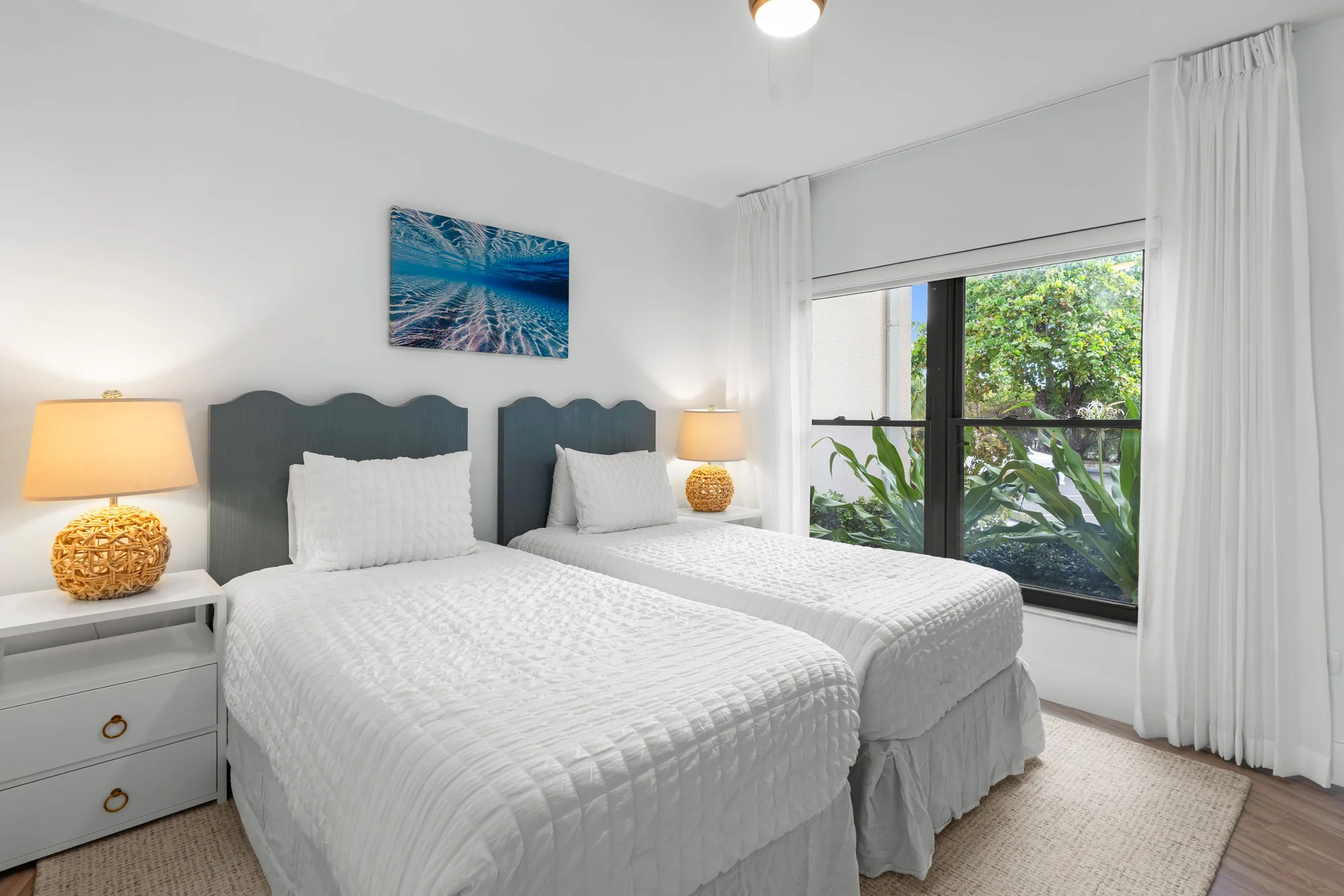 Twin bedroom — Seven Mile Ocean View
