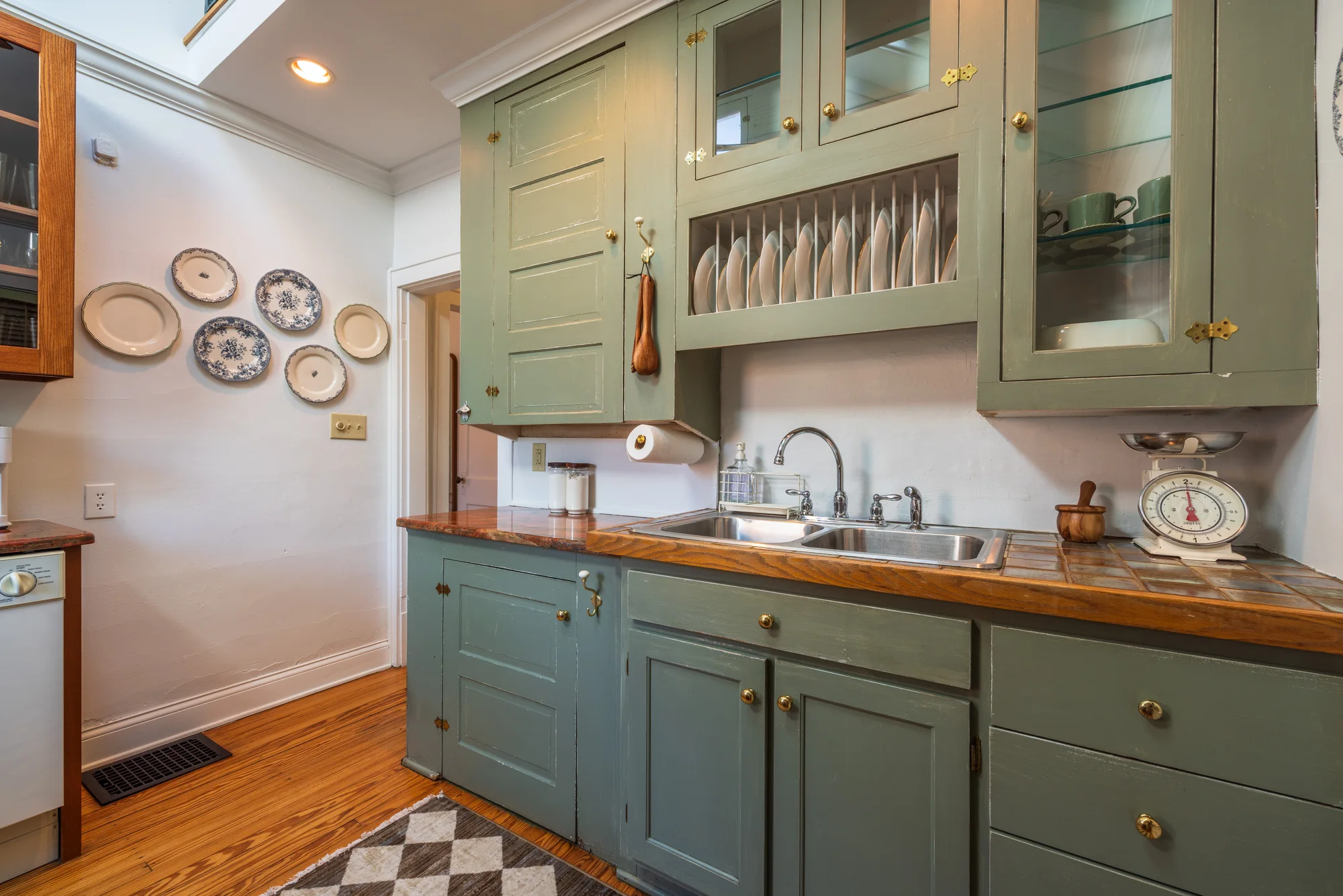 Kitchen with hung plates — German Village Cottage