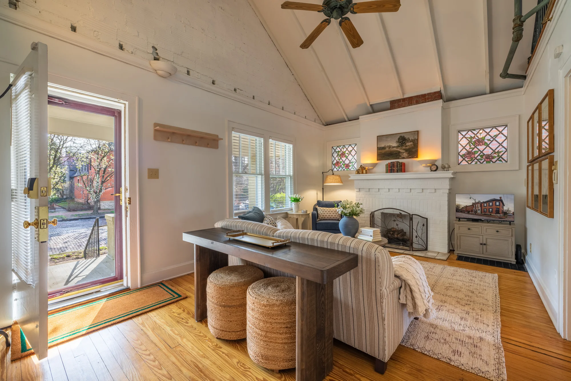 Dining area — German Village Cottage