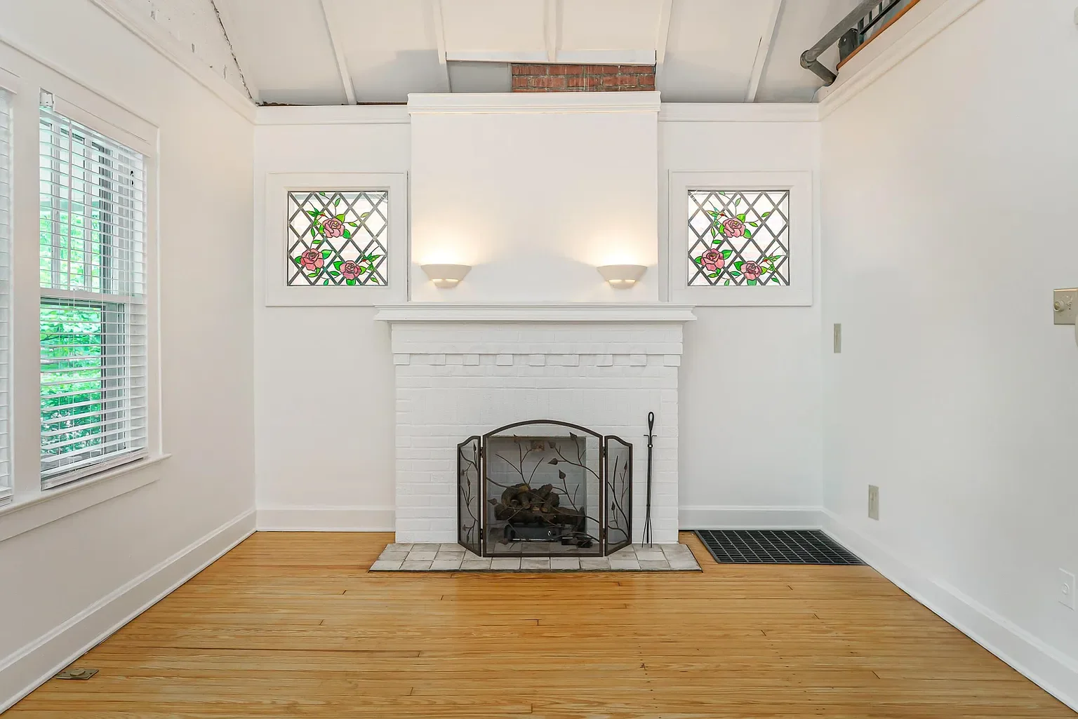 Dining nook before