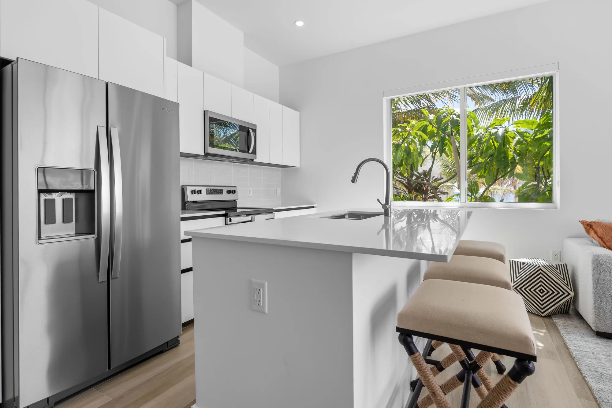 Kitchen island — Sunset Point